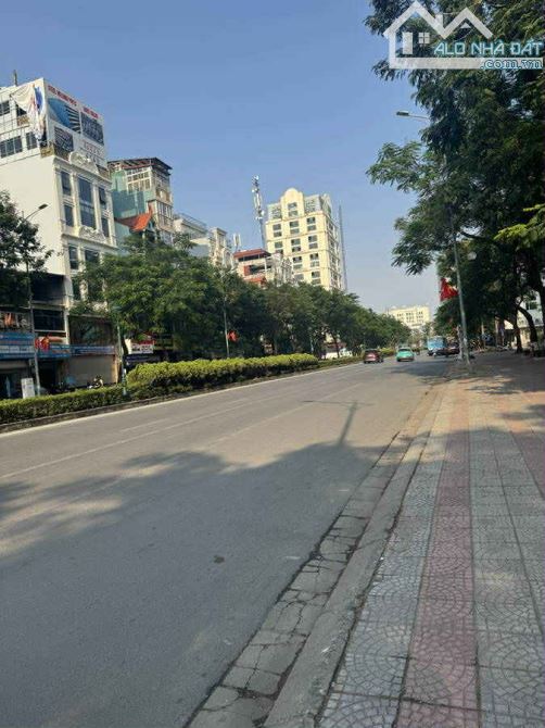CHÍNH CHỦ BÁN ĐẤT TẶNG 2 TÒA NHÀ  - MẶT PHỐ NGUYỄN VĂN CỪ - 1200M2 - MT 18.3M - 580 tỷ. - 2