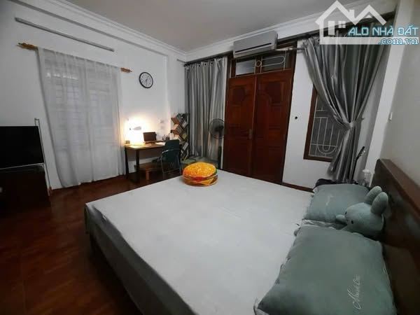 Bán nhà Phố HOÀNG QUỐC VIỆT - 38m2 x 5 Tầng - LÔ GÓC, GẦN ÔTÔ, HÀNG XÓM STARLAKE - 7,35 Tỷ - 2