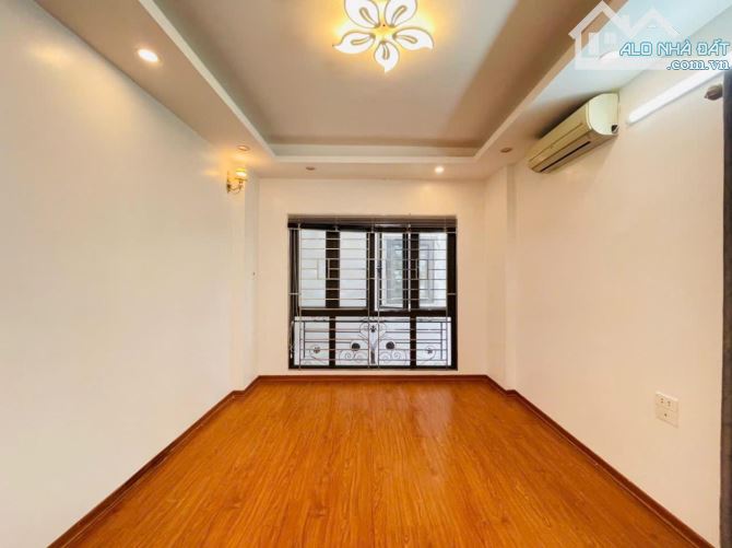 Bán gấp nhà phân lô tại khu Tam Trinh - 40m2  6 tầng thang máy 5PN - Sổ A4 - 14.8 tỷ - 2
