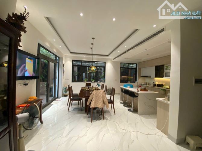 ❣️❣️ Bán căn biệt thự 230m2, 3,5 tầng tuyến 3 Lê Hồng Phong - 2