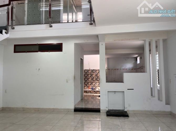 BÁN NHÀ GÁC LỬNG ĐÚC – 70M2 – LÔ GÓC – SỔ VUÔNG – CHỈ 2,X TỶ - 2