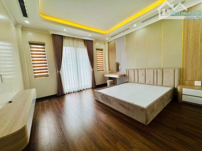 Bán nhà phố Ngọc Lâm 52m, vỉa hè, kinh doanh, ngõ thông, ô tô tránh đỗ - 2