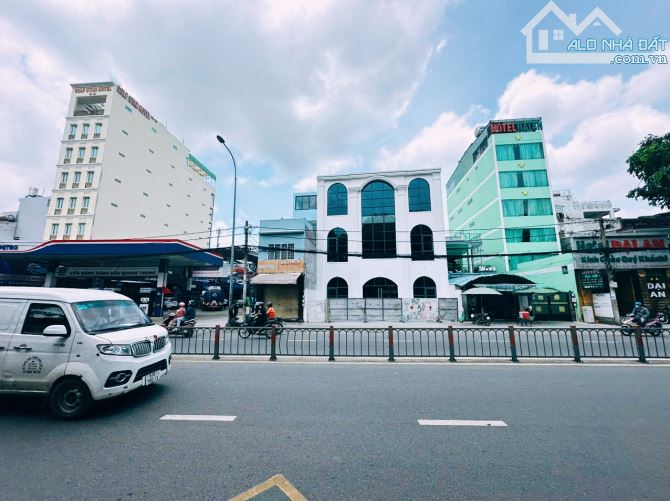 CHO THUÊ TÒA NHÀ 840 QUANG TRUNG, Q.GÒ VẤP - 11M X 42M DTSD 1700M2 - 3 TẦNG SUỐT - 3