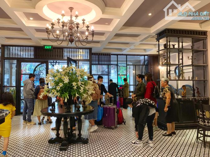 Chủ ngộp Bank 150Tỷ- Bán khách sạn nguy nga phố cổ- 340m2 - 805 tỷ - 72 phòng - DT 52 tỷ/n