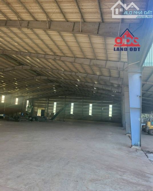 X080 bán nhà xưởng kiên cố. Diện tích đất 33.000m2. Có Nhà Ở CNV - 3