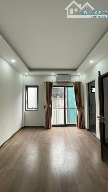BÁN NHÀ PHỐ CỰ KHỐI LONG BIÊN NHỈNH 4 TỶ 35 m,5 tầng, MT 4 m, ô tô, kinh doanh - 3