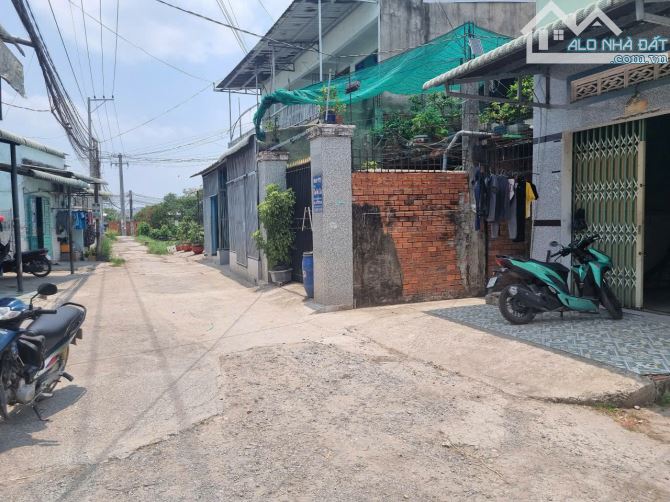 Dãy 6 phòng + 1 ki ốt . Cho thuê full .giá bán 2 tỷ 1 . Thương lượng - 3