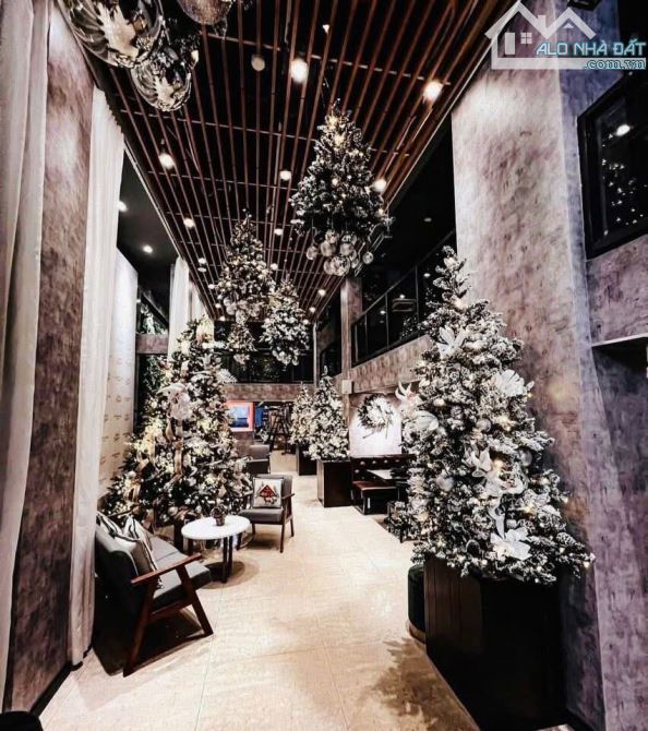 Toà nhà góc 2mt trần hưng đạo vs châu.v.liêm- dtsd: 3,290 m2- có hđ: 9,2 tỷ/năm- 350 tỷ - 3