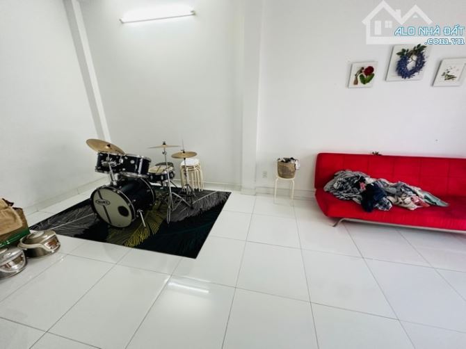 Bán biệt thự nguyễn văn đậu 11x9m, 3 tầng 6PN sân bự cách MT vài bước chân chỉ 111tr/m2 - 3