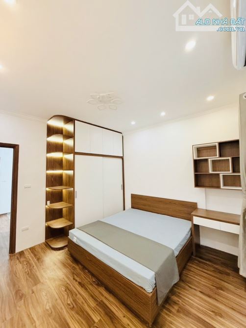BÁN NHÀ TRẦN KHÁT CHÂN-LÒ ĐÚC- Q.HBT  NGÕ THÔNG-1 NHÀ RA Ô TÔ- 45m2-5 TẦNG-MT 4.2m-9.85 TỶ - 3