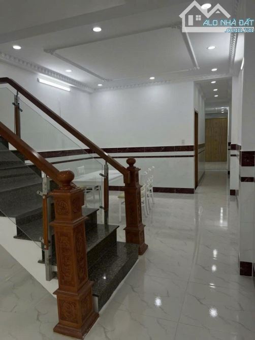 Nhà 2 tầng Mặt tiền đường NGUYỄN THỊ KIỂU phường TTN Q12 dt 160m2 (4mx40m) Đường 10m - 3