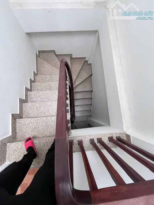 Nhà đẹp ở ngay Lạc Long Quân Cầu Giấy. Sổ 50m, 7 tầng MT5m Giá 20 tỷ Ngõ ô tô tránh - 3
