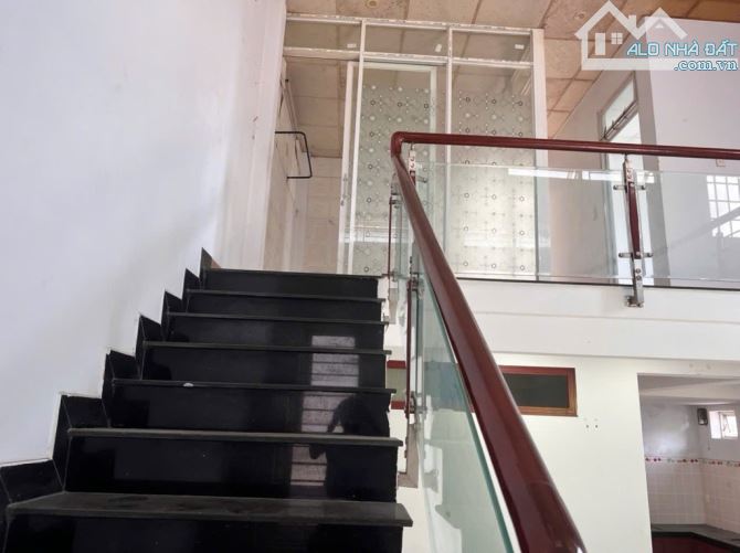 BÁN NHÀ GÁC LỬNG ĐÚC – 70M2 – LÔ GÓC – SỔ VUÔNG – CHỈ 2,X TỶ - 3