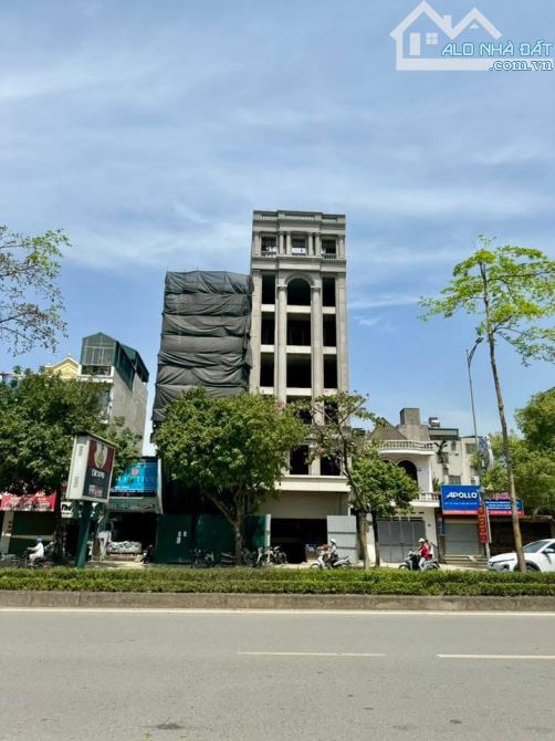 Số 1 Long Biên, Mặt phố Ngô gia tự, Mt quyền lực 10.7m - DT 230m2 - 3