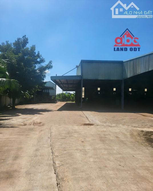 X080 bán nhà xưởng kiên cố. Diện tích đất 33.000m2. Có Nhà Ở CNV - 4