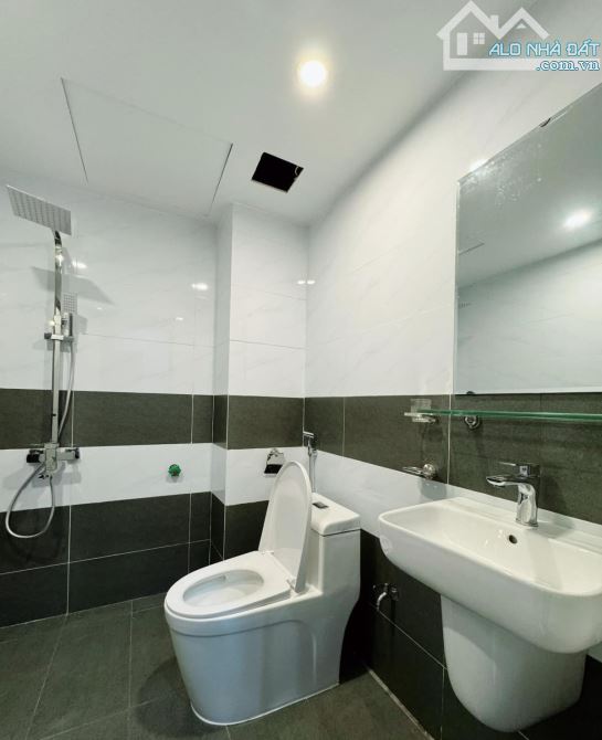 BÁN NHÀ - DÂN XÂY - TRẦN BÌNH - DT60 - MT6 - 6 Tầng - Ô TÔ ĐỖ CỬA - NHÔ 17 TỶ - 4