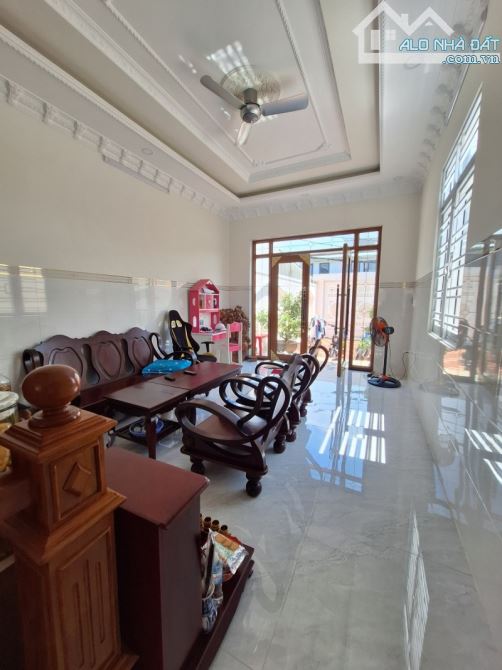 Gấp bán nhà Quận 9(cũ), 3 tầng, giá 8.8 tỷ, dt 80m2, gần Mt Lã Xuân Oai. - 4
