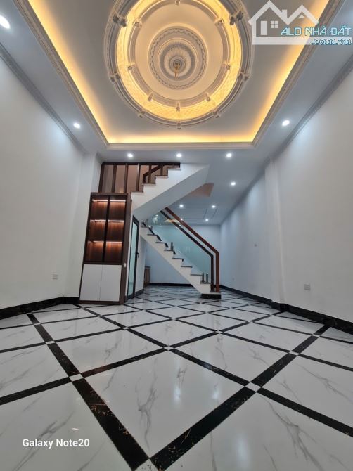 BÁN NHÀ PHÂN LÔ GIẢI PHÓNG- GIÁP BÁT 5 TẦNG Ô TÔ VÀO NHÀ 48 M GIÁ CHỈ 10.2 TỶ - 4