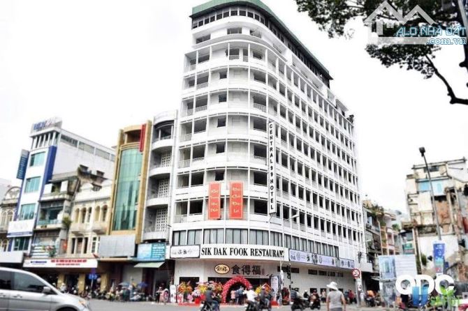 Toà nhà góc 2mt trần hưng đạo vs châu.v.liêm- dtsd: 3,290 m2- có hđ: 9,2 tỷ/năm- 350 tỷ - 4