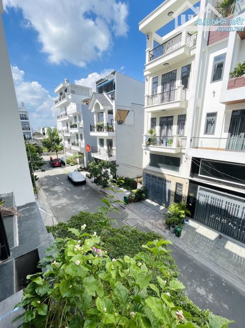 NGUYỄN VĂN QUÁ Q12 ,DT 5×11 ,4 TẦNG ,KHU PHÂN LÔ ĐỒNG BỘ ,XE HƠI NGỦ NHÀ ,NHỈNH 6 TỶ - 4