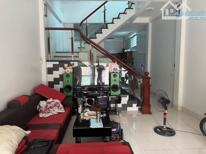BÁN NHÀ 3 TẦNG MỚI ĐẸP - KIM CHUNG -ĐÔNG ANH - THIẾT KẾ HIỆN ĐẠI - Ô TÔ 7 CHỖ VÀO TẬN NHÀ - 4