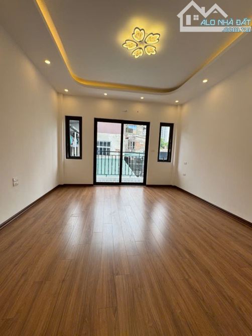 BÁN NHÀ TRUNG TÂM HOÀNG MAI, Ô TÔ ĐỖ CỔNG, Ở LUÔN, DÂN TRÍ CAO GIÁ CHỈ 6,7 TỶ - 4