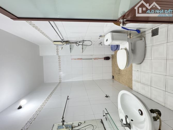 Bán nhà sổ riêng, gần chợ bà chiểu, giáp q1 - 4
