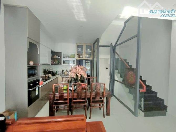 Bán nhà mặt tiền đường gò xoài 5.×14m 4 tầng - 5