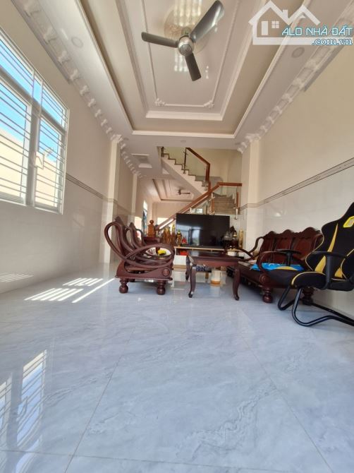 Gấp bán nhà Quận 9(cũ), 3 tầng, giá 8.8 tỷ, dt 80m2, gần Mt Lã Xuân Oai. - 5