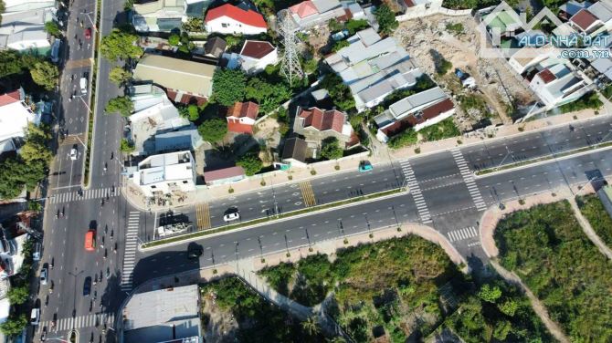 BÁN LÔ GÓC MẶT TIỀN ĐƯỜNG D30 RỘNG 30M, PHƯỜNG TÂY NHA TRANG - 1