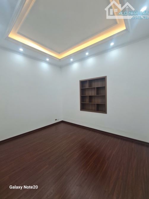 BÁN NHÀ PHÂN LÔ GIẢI PHÓNG- GIÁP BÁT 5 TẦNG Ô TÔ VÀO NHÀ 48 M GIÁ CHỈ 10.2 TỶ - 5