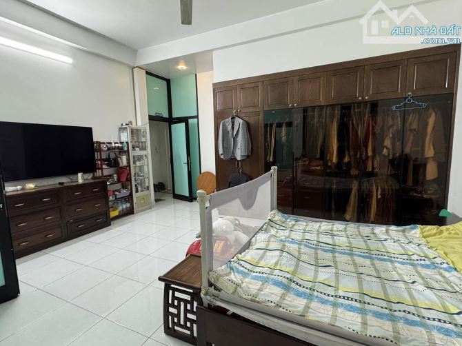 BÁN NHÀ DÂN XÂY NGUYỄN TRÃI 40M2 5 TẦNG-CÁCH PHỐ Ô TÔ 20M NHÀ ĐẸP-GIÁ TỐT- Ở NGAY - 5