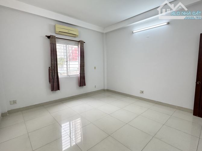 Bán nhà sổ riêng, gần chợ bà chiểu, giáp q1 - 5