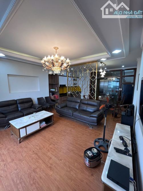 Nhà đẹp ở ngay Lạc Long Quân Cầu Giấy. Sổ 50m, 7 tầng MT5m Giá 20 tỷ Ngõ ô tô tránh - 5