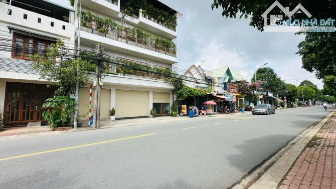 Nhà phố mặt tiền Nguyễn Thái Học gần chợ Dĩ An 1 - 6