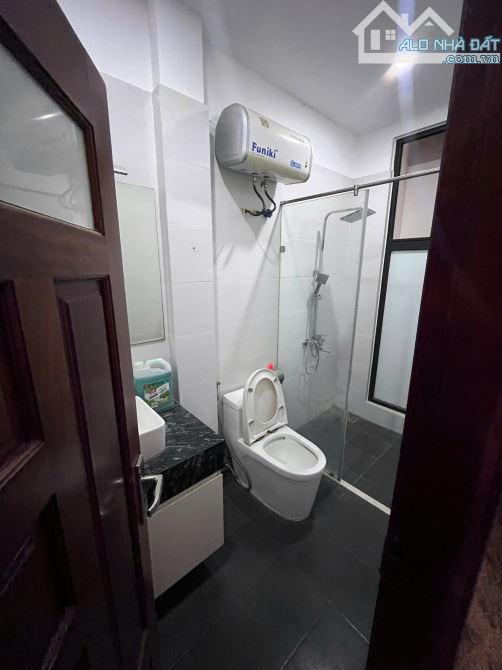 Nhà đẹp ở ngay Lạc Long Quân Cầu Giấy. Sổ 50m, 7 tầng MT5m Giá 20 tỷ Ngõ ô tô tránh - 6