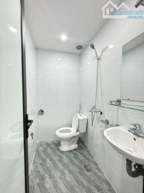 Tòa CCMN Dịch Vọng Cầu Giấy Sổ 50m, 7 tầng MT4m1 Giá 15 tỷ 10 phòng full nội thất=50tr/thg - 7
