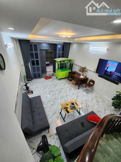 NGUYỄN TRÃI -QUẬN 1- HẺM XE HƠI –CÁCH MẶT TIỀN 20M - 60M2 (4.45X13.5)- GIÁ 18 TỶ TL - 8
