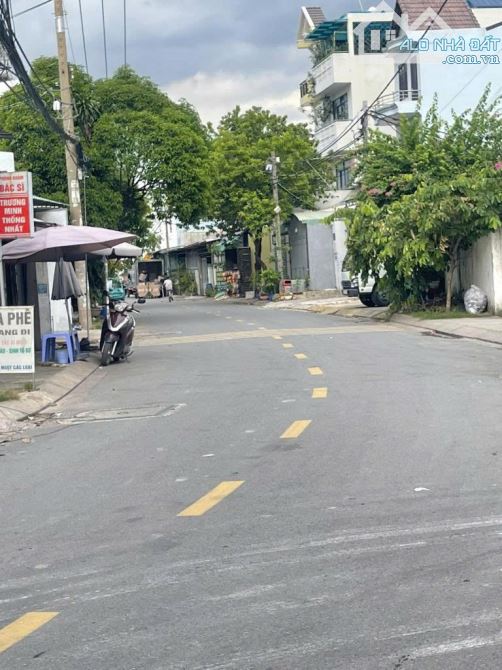 Nhà cấp 4 Mặt tiền đường TRẦN THỊ HÈ, phường HIỆP THÀNH, Q12, dt 125m2 (5mx25m), 7,2Tỷ - 8