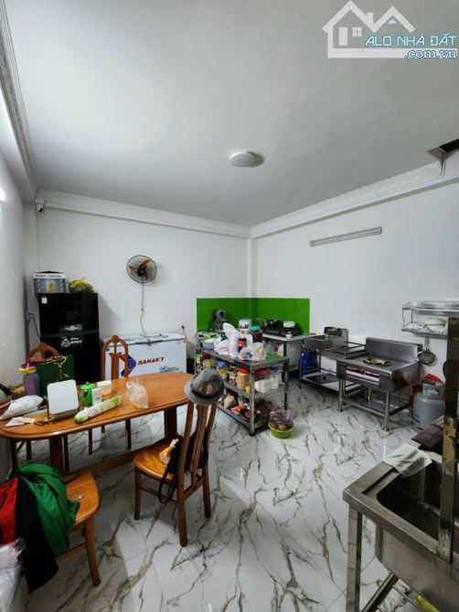 NGUYỄN TRÃI -QUẬN 1- HẺM XE HƠI –CÁCH MẶT TIỀN 20M - 60M2 (4.45X13.5)- GIÁ 18 TỶ TL - 9