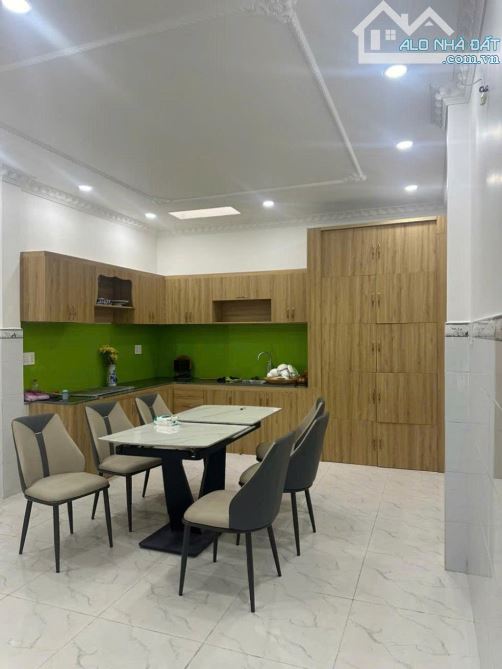 Nhà 2 tầng Mặt tiền đường NGUYỄN THỊ KIỂU phường TTN Q12 dt 160m2 (4mx40m) Đường 10m - 9