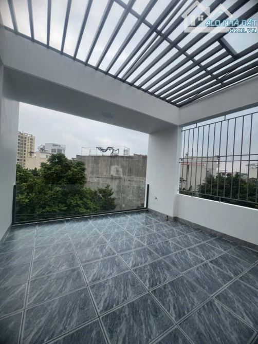 Nhà đẹp 3 tầng mặt đường Lộc Vượng giá hợp lý