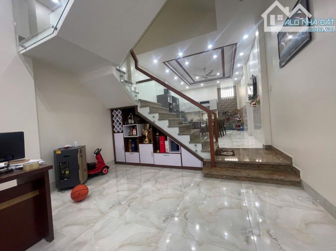 Bán nhà 3 tầng hẻm Trần Phú 90m2
