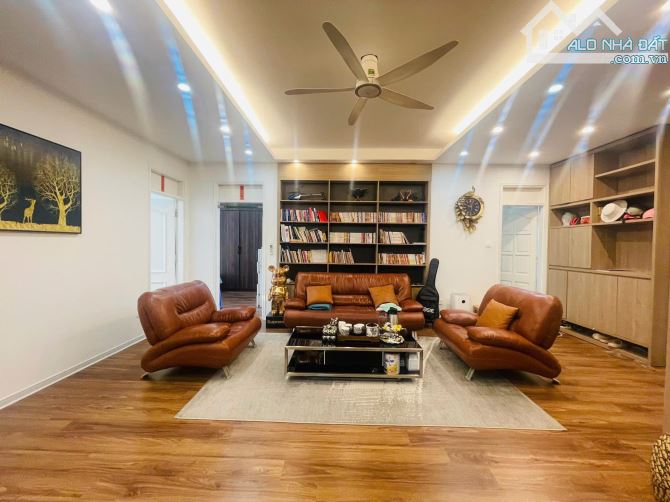 Cần bán gấp siêu phẩm 3 ngủ chung cư KĐT mới Trung Hòa Nhân Chính 147m2, 3PN, full nội thấ