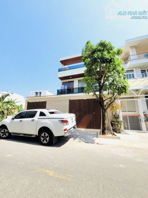 Biệt Thự Hồ Bơi Sân Vườn 223m2(11mx20m) Trệt 2 Lầu-An Phú An Khánh,Q2-Giá 56 Tỷ