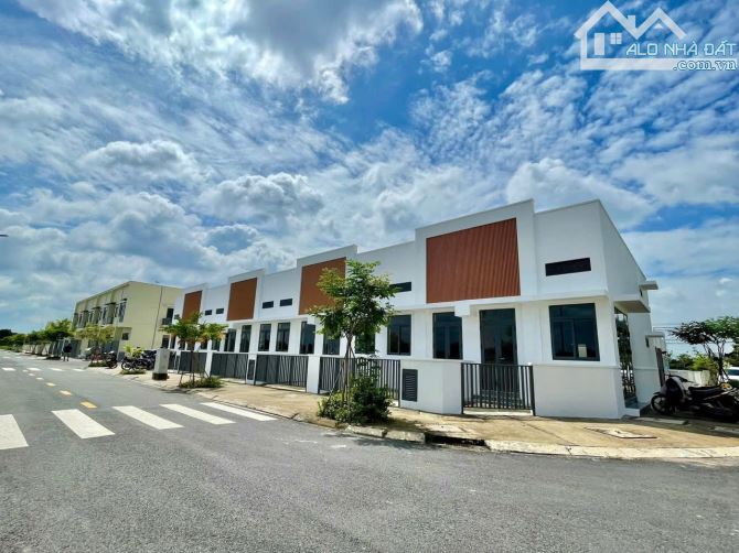 Căn 1 trệt 2 lầu KCN Phước Đông 64m2giá 2 tỷ sổ sẵn sang tên công chứng hỗ trợ vay 70%