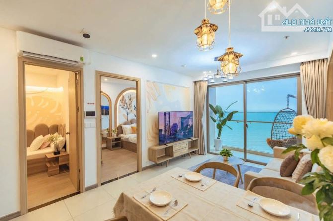 Cho thuê Khách Sạn góc 2 mặt tiền Phó Đức Chính Cách Biển chỉ 50m.