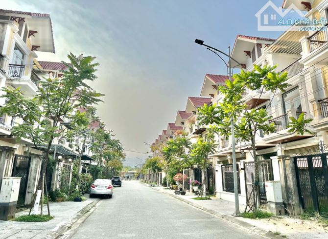 🎯🎯CẦN BÁN LÔ GÓC 2 MẶT TIỀN VIEW KÊNH GẦN ÂU LẠC, TP HUẾ