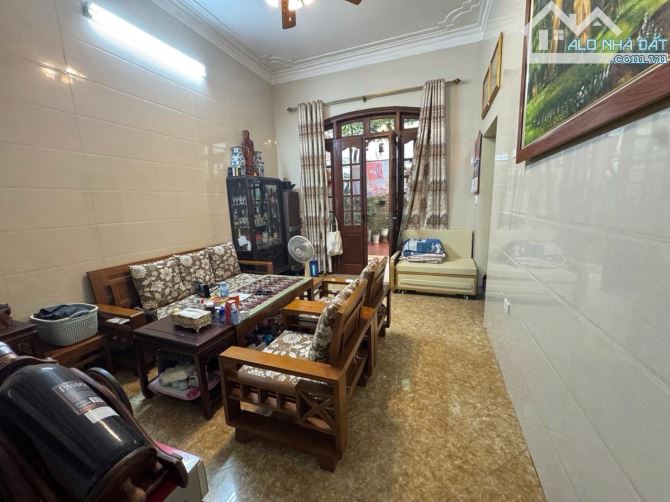 Cực phẩm! Bán Nhà Võng Thị - Tây Hồ - Vài Bước Ra Hồ Tây - 80M2 -3 Tầng - Mt 5.6m - 21 Tỷ