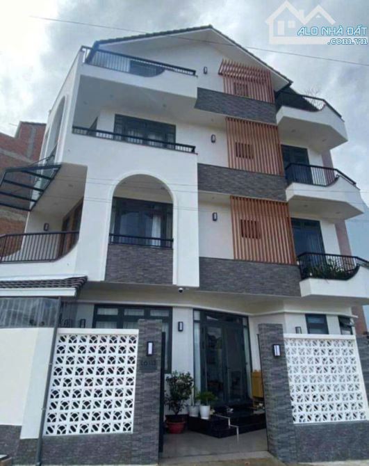 Bán nhà đẹp góc KQH Trần Anh Tông P8 Đà Lạt